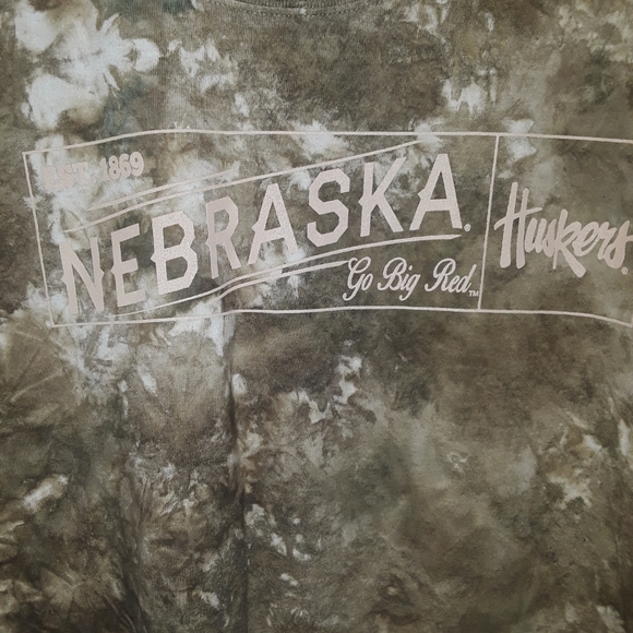 NCAA Nebraska Huskers Men's Shirt - Picture 2 of 8